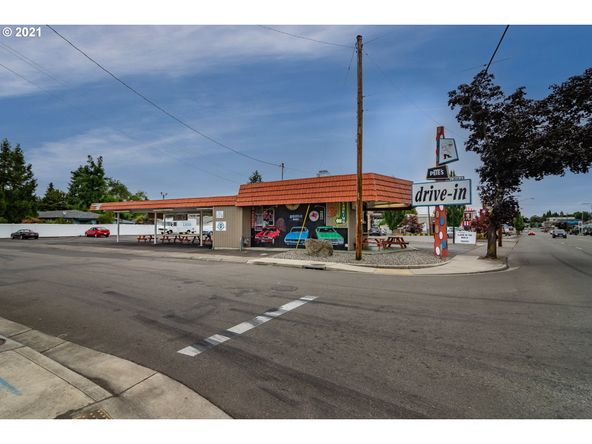 1270 W Harvard Ave, Roseburg, OR 97471